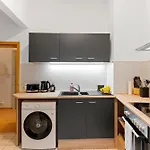 Larooms Ku11 - Zentrales & Charmantes Altbauapartment - All Inclusiv! In Halle Saale Apartment Halle (Saale)