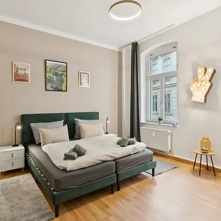 Appartement Larooms Halle - Ku11 - 2 Schlafzimmer - 4 Betten - Waschmaschine & Trockner *