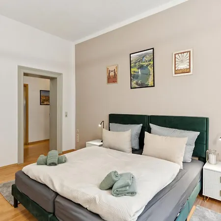 Larooms Ku11 - Zentrales & Charmantes Altbauapartment - Inclusiv! In Halle Saale *