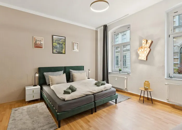 Appartement Larooms Halle - Ku11 - 2 Schlafzimmer - 4 Betten - Waschmaschine & Trockner *